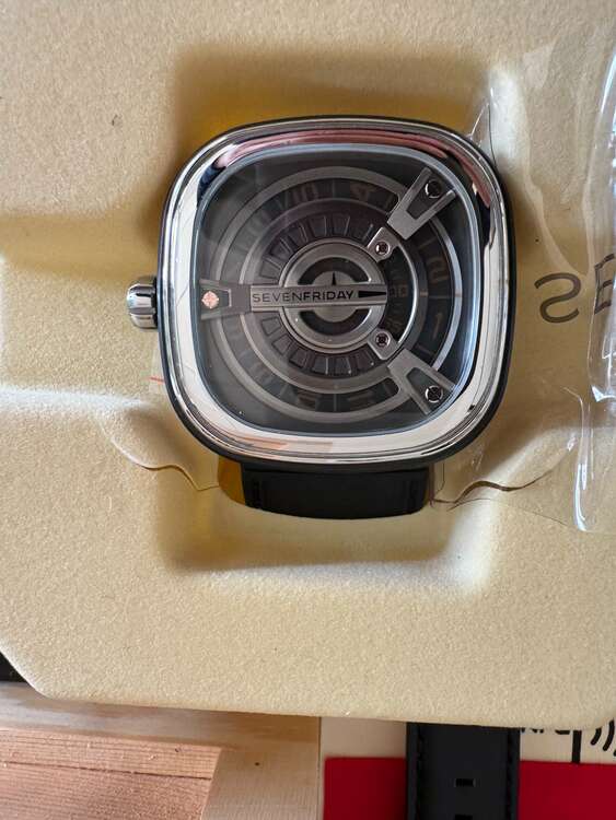 セブン・フライデー レフトハンド ２種類（高級時計）の商品画像 - 査定依頼日：2024年11月8日 - 最高査定価格：70,000円