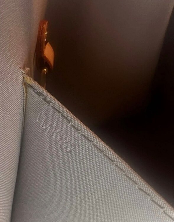 ヴェルニ ロクスバリー ドライブ ML（ブランドバッグ）の商品画像 - 査定依頼日：2025年4月19日 - 最高査定価格：35,000円