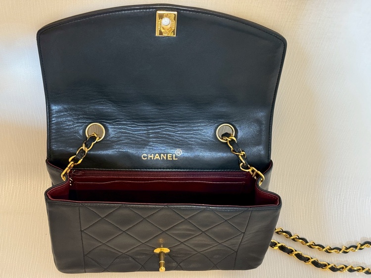 ダイアナマトラッセチェーンショルダーバッグ（ブランドバッグ）の商品画像 - 査定依頼日：2026年4月8日 - 最高査定価格：510,000円