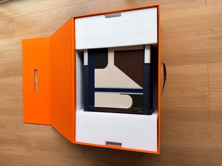 スーツケース リファレンス R.M.S.キャビンスーツケース（ブランドバッグ）の商品画像 - 査定依頼日：2026年2月25日 - 最高査定価格：700,000円