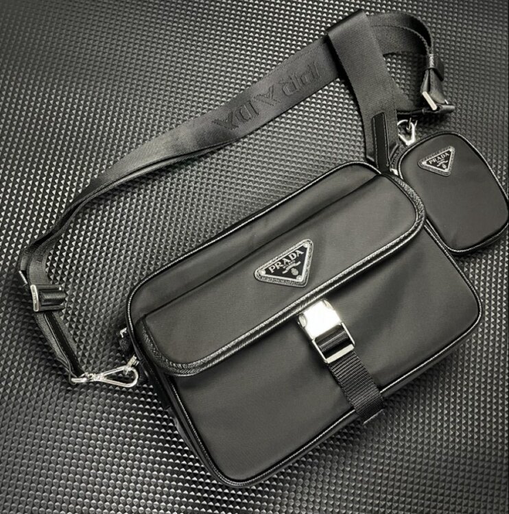 プラダ　バッグ（ブランドバッグ）の商品画像 - 査定依頼日：2025年4月14日 - 最高査定価格：150,000円