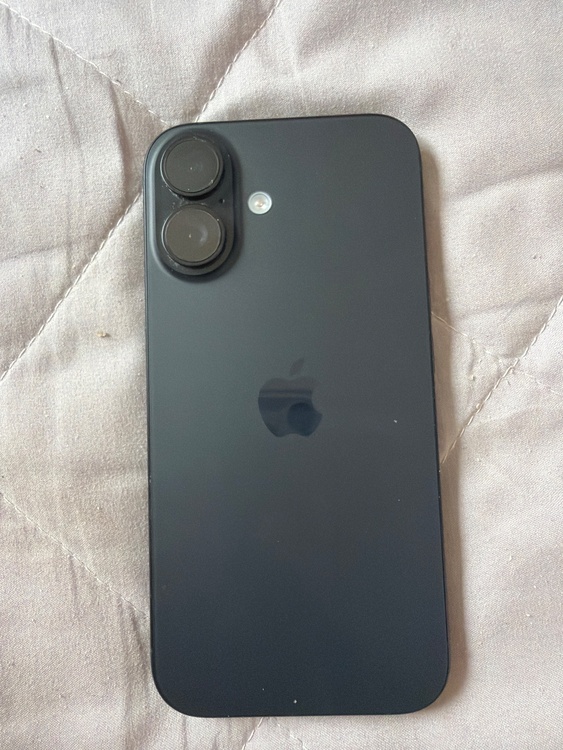 iPhone iPhone 16 128GB au（スマホ）の商品画像 - 査定依頼日：2026年6月9日 - 最高査定価格：83,000円