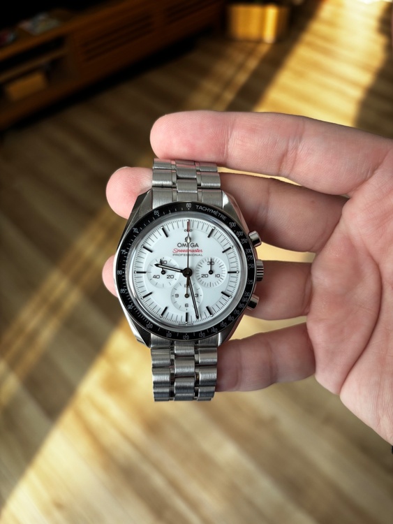 スピードマスタームーンウォッチ白文字盤（高級時計）の商品画像 - 査定依頼日：2025年12月28日 - 最高査定価格：1,150,000円