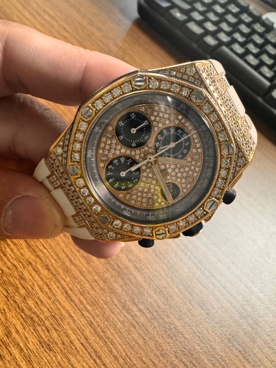 オーデマピゲ ロイヤルオークオフショア （高級時計）の商品画像 - 査定依頼日：2025年8月28日 - 最高査定価格：2,000,000円