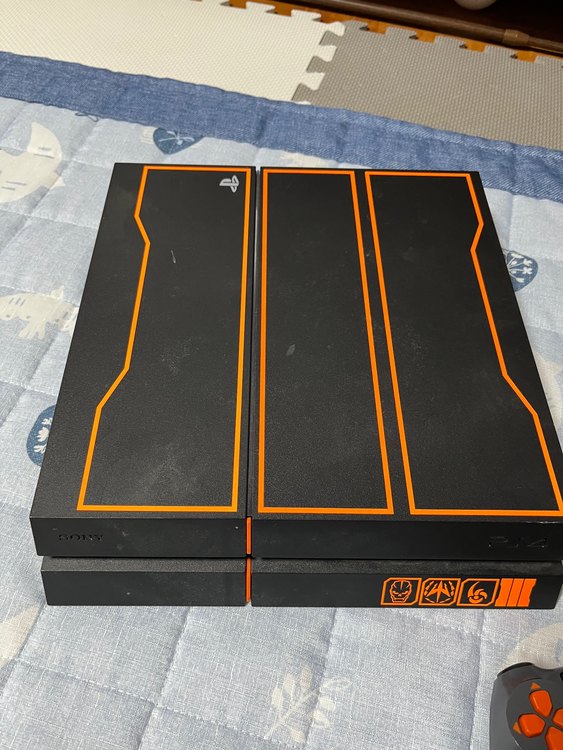 プレイステーション4本体 1TB コール オブ デューティ ブラックオプスIII（ゲーム機本体・ゲームソフト）の商品画像 - 査定依頼日：2023年6月6日 - 最高査定価格：8,000円