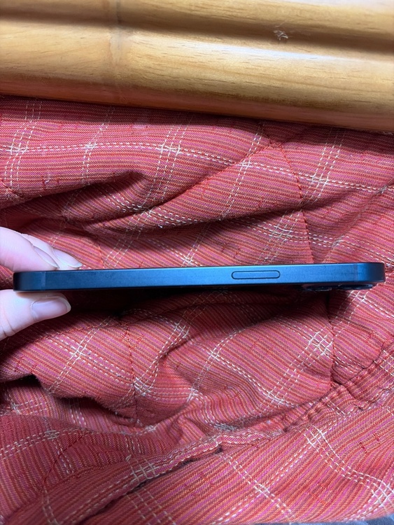 iPhone 13 128GB au（スマホ）の商品画像 - 査定依頼日：2026年1月10日 - 最高査定価格：33,000円