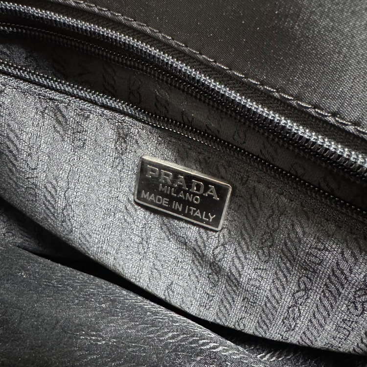 プラダ  （ブランドバッグ）の商品画像 - 査定依頼日：2025年6月11日 - 最高査定価格：50,000円