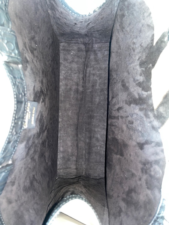 ブックトート 黒レザー ラージ（ブランドバッグ）の商品画像 - 査定依頼日：2025年6月19日 - 最高査定価格：170,000円