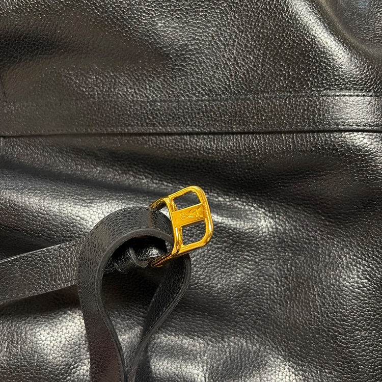 イブサンローラン　ショルダーバッグ（ブランドバッグ）の商品画像 - 査定依頼日：2025年10月10日 - 最高査定価格：36,000円