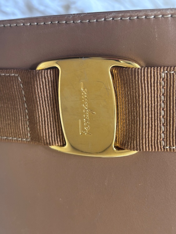 ヴァラリボン巾着（ブランドバッグ）の商品画像 - 査定依頼日：2026年3月18日 - 最高査定価格：20,000円