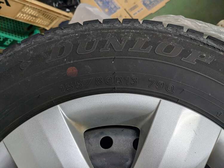 スタッドレスタイヤ（カー用品）の商品画像 - 査定依頼日：2025年1月14日 - 最高査定価格：1,000円