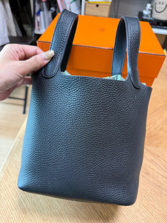 B FS 005 GX （ブランドバッグ）の商品画像 - 査定依頼日：2025年5月26日 - 最高査定価格：550,000円