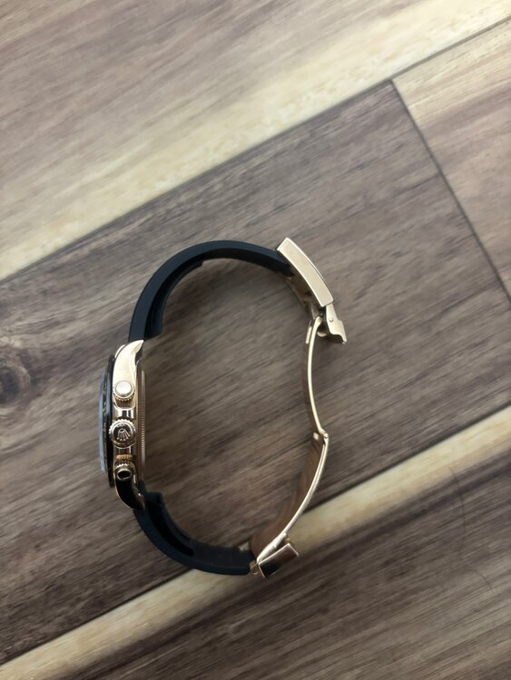 ロレックス デイトナ 116515k（高級時計）の商品画像 - 査定依頼日：2025年1月5日 - 最高査定価格：4,700,000円