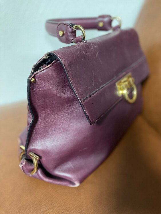 フェラガモ  （ブランドバッグ）の商品画像 - 査定依頼日：2025年5月24日 - 最高査定価格：5,000円