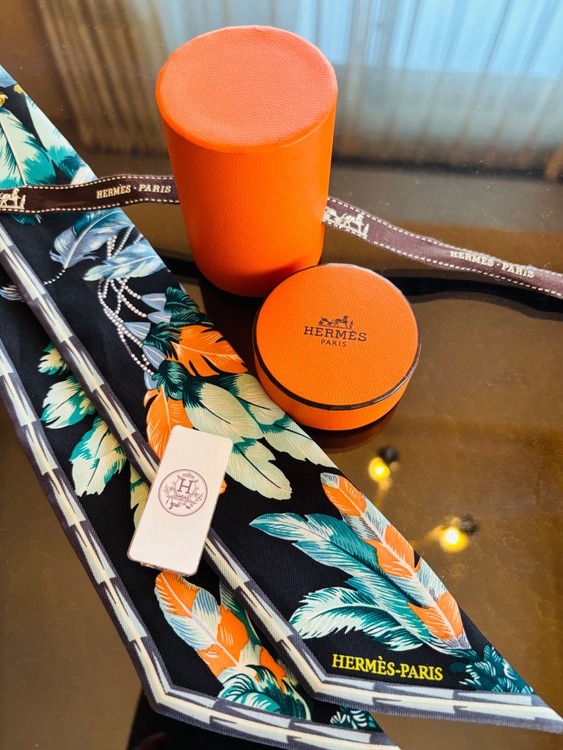 Twilly シルクツイル 絹 100%（古着・ファッション）の商品画像 - 査定依頼日：2025年8月7日 - 最高査定価格：10,000円