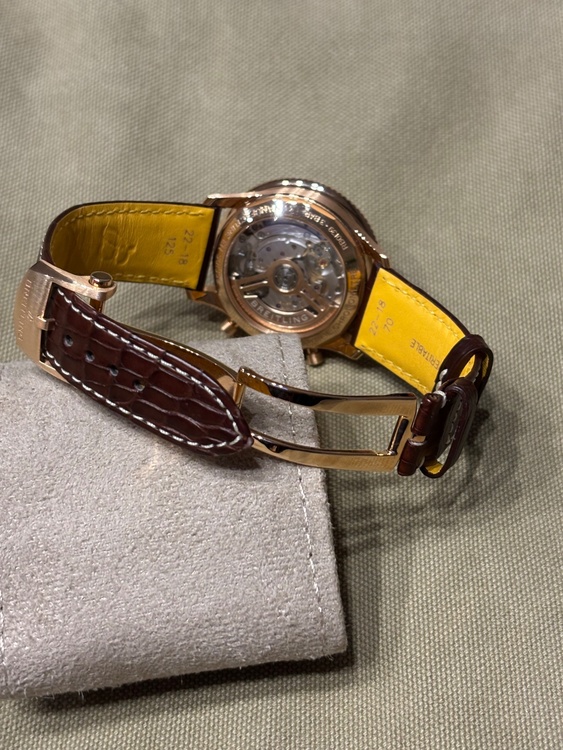 ブライトリング ナビタイマー （高級時計）の商品画像 - 査定依頼日：2025年12月10日 - 最高査定価格：1,400,000円