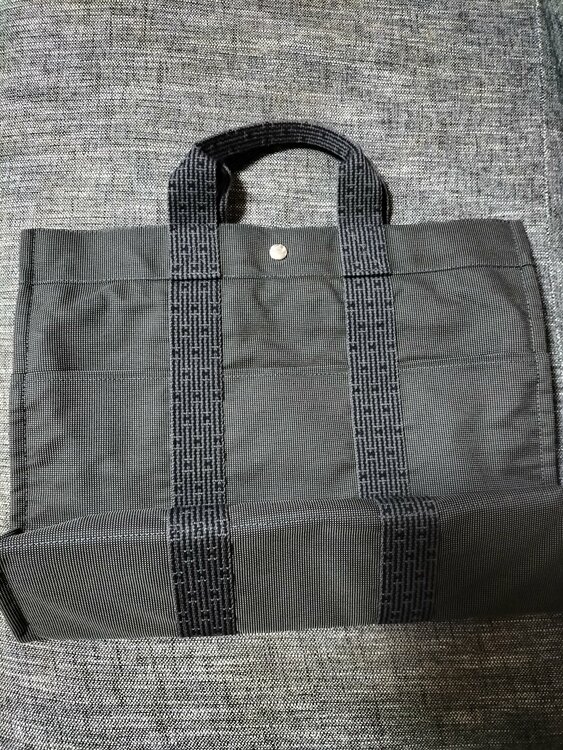 トートバッググレー（ブランドバッグ）の商品画像 - 査定依頼日：2026年6月4日 - 最高査定価格：25,000円