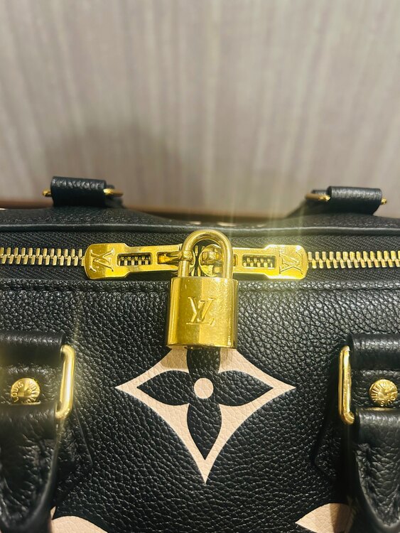 LOUIS VUITTON スピーディ・バンドリエール 25 　M58947（ブランドバッグ）の商品画像 - 査定依頼日：2025年5月27日 - 最高査定価格：300,000円