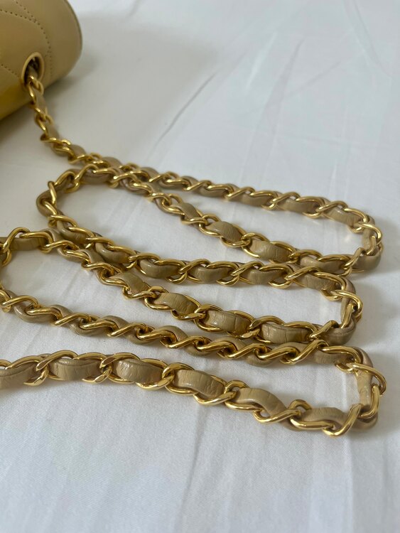 シャネル　ダイアナマトラッセ　ベージュ（ブランドバッグ）の商品画像 - 査定依頼日：2025年5月1日 - 最高査定価格：300,000円