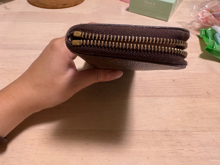 財布（ブランド財布・小物）の商品画像 - 査定依頼日：2025年10月17日 - 最高査定価格：5,000円