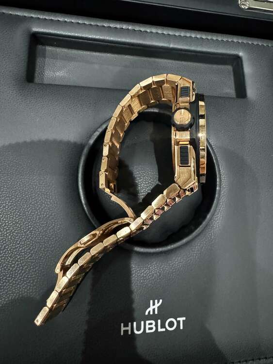 ウブロ ビックバン 451．OX.1180.OX.3999（高級時計）の商品画像 - 査定依頼日：2025年4月22日 - 最高査定価格：8,000,000円