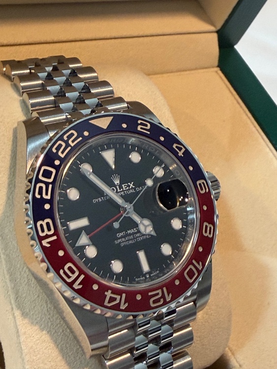 ロレックス GMTマスター 126710blrn（高級時計）の商品画像 - 査定依頼日：2026年3月29日 - 最高査定価格：3,750,000円