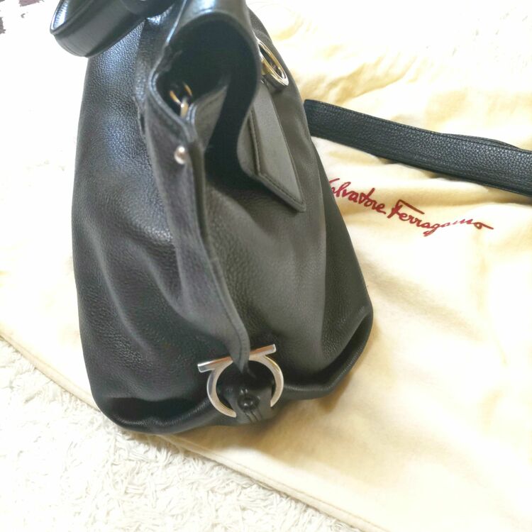 2wayショルダーバック（ブランドバッグ）の商品画像 - 査定依頼日：2025年6月22日 - 最高査定価格：17,000円