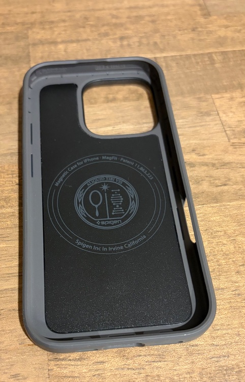 Spigen シュピゲン iPhone 16 Pro用 ケース（スマホ）の商品画像 - 査定依頼日：2026年5月2日 - 最高査定価格：91,000円