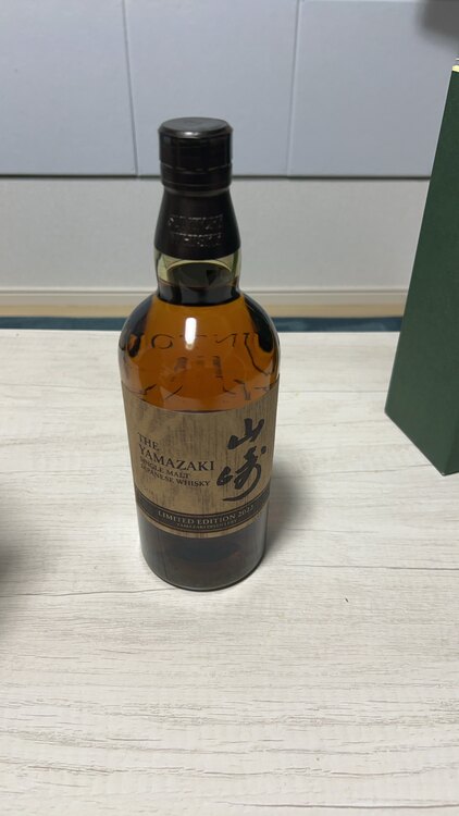 ウイスキー サントリー山崎 （お酒）の商品画像 - 査定依頼日：2025年1月27日 - 最高査定価格：34,000円