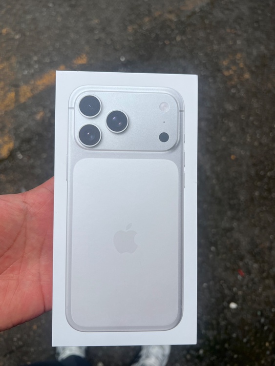 iPhone 17 Pro Max 256GB SIMフリー（スマホ）の商品画像 - 査定依頼日：2026年5月13日 - 最高査定価格：195,000円