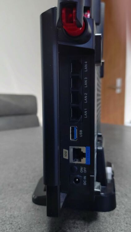 WXR-5700AX7B/D（バッファローWiFiルーター）（家電）の商品画像 - 査定依頼日：2025年11月1日 - 最高査定価格：4,000円