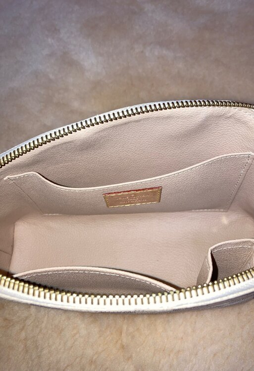 ダミエアズール　コスメティックポーチ（ブランド財布・小物）の商品画像 - 査定依頼日：2024年11月18日 - 最高査定価格：26,000円