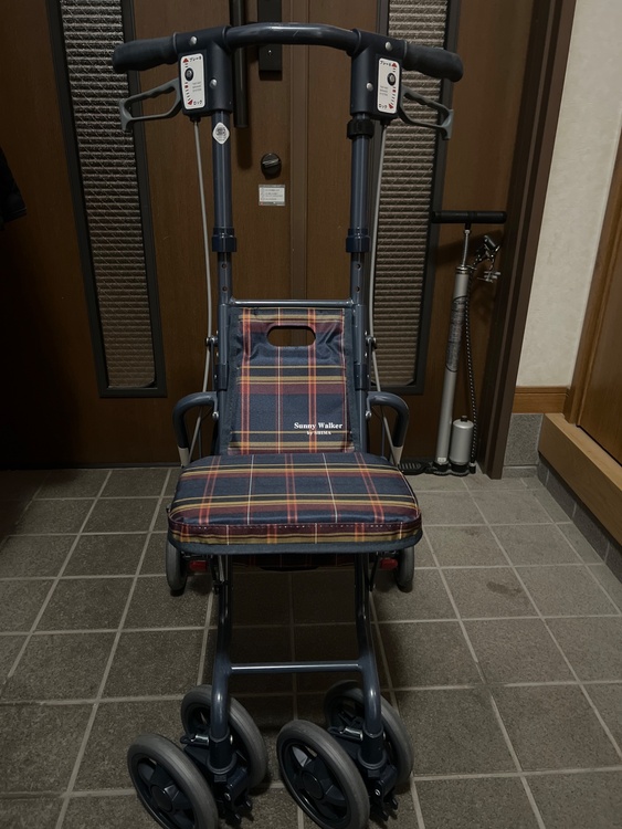 SunnyWalker by SHIMA  （介護用品）の商品画像 - 査定依頼日：2026年3月16日 - 最高査定価格：4,000円