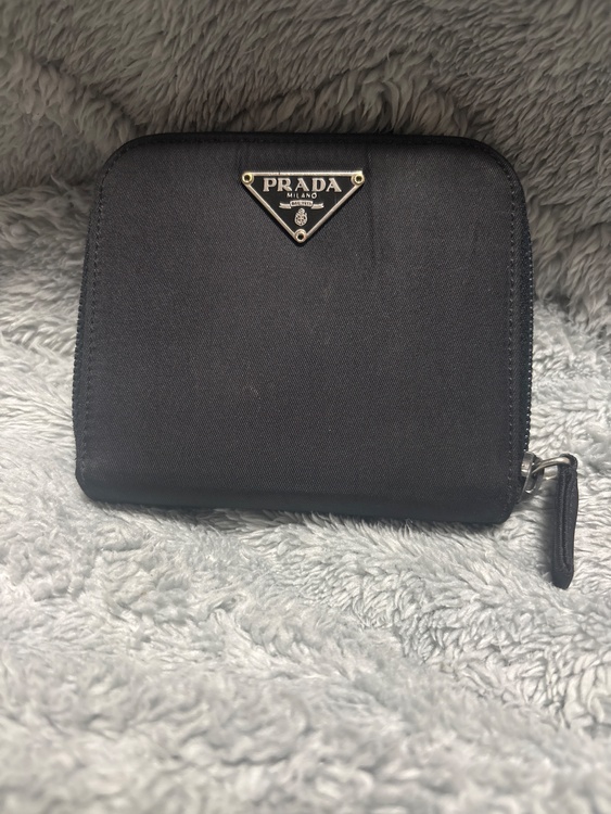 プラダ  （ブランドバッグ）の商品画像 - 査定依頼日：2026年1月5日 - 最高査定価格：15,000円