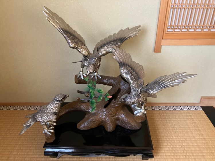 鷹の置物（美術品・骨董品）の商品画像 - 査定依頼日：2026年7月1日 - 最高査定価格：5,000円