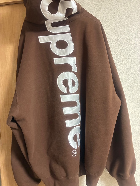 satin applique hooded sweatshirt（古着・ファッション）の商品画像 - 査定依頼日：2026年9月6日 - 最高査定価格：10,000円