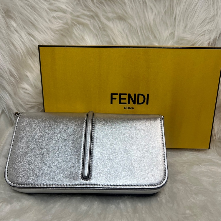 フェンディ  （ブランドバッグ）の商品画像 - 査定依頼日：2026年1月17日 - 最高査定価格：100,000円