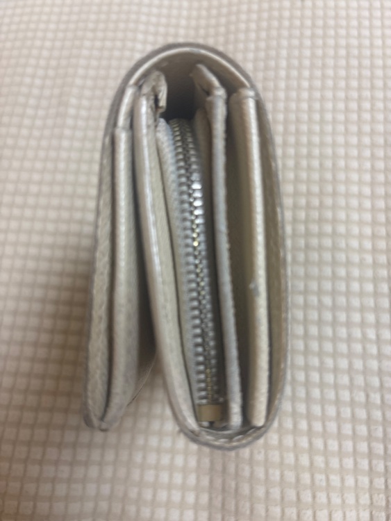 二つ折り財布（ブランドバッグ）の商品画像 - 査定依頼日：2025年7月4日 - 最高査定価格：10,000円