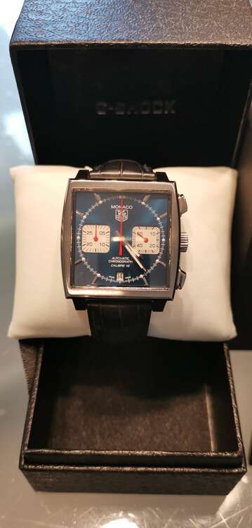 タグホイヤー モナコ CAW211（高級時計）の商品画像 - 査定依頼日：2025年5月10日 - 最高査定価格：550,000円