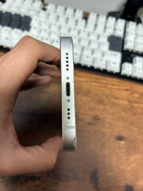 iPhone 13 128GB SIMフリー（スマホ）の商品画像 - 査定依頼日：2026年3月6日 - 最高査定価格：28,000円