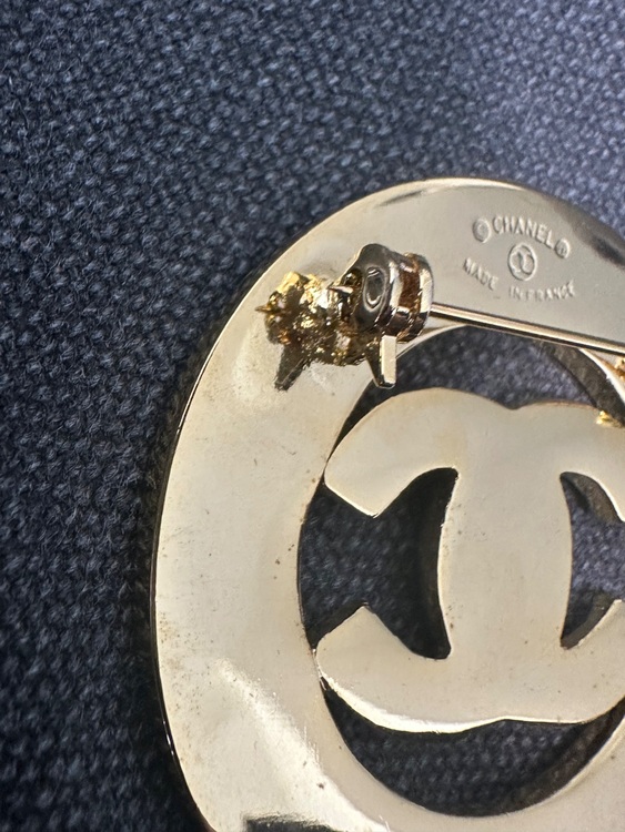 ブローチ（ブランド財布・小物）の商品画像 - 査定依頼日：2025年8月29日 - 最高査定価格：1,000円