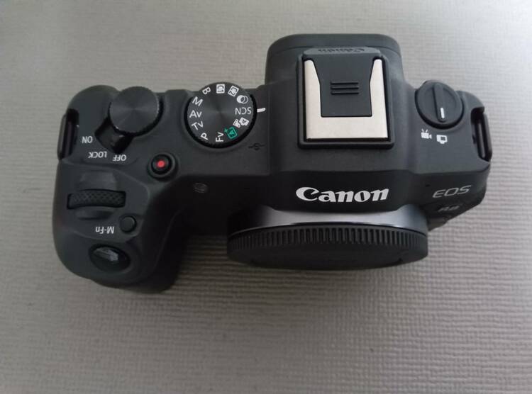 EOS　R８（カメラ）の商品画像 - 査定依頼日：2026年4月26日 - 最高査定価格：115,000円