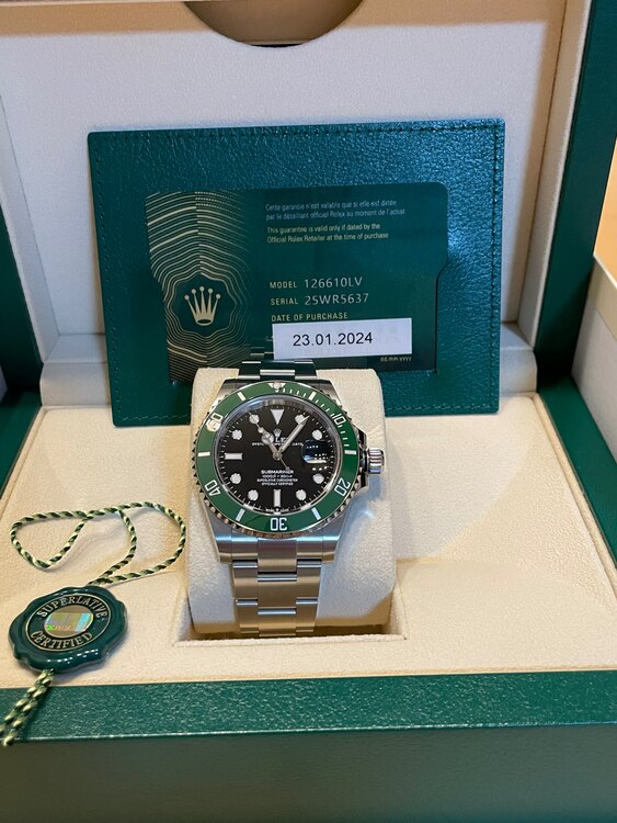 ロレックス サブマリーナー 126610Lv（高級時計）の商品画像 - 査定依頼日：2025年5月9日 - 最高査定価格：2,150,000円
