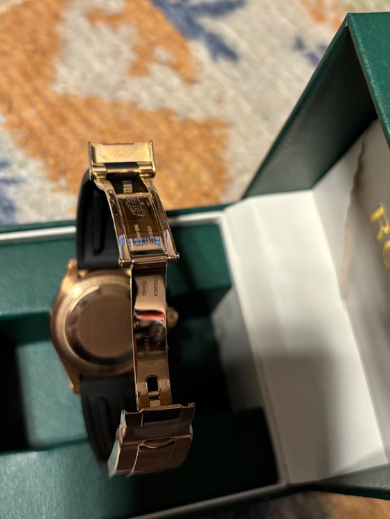 ロレックス デイトナ 116515LN18Kえばーろーずごーる（高級時計）の商品画像 - 査定依頼日：2025年12月4日 - 最高査定価格：6,100,000円