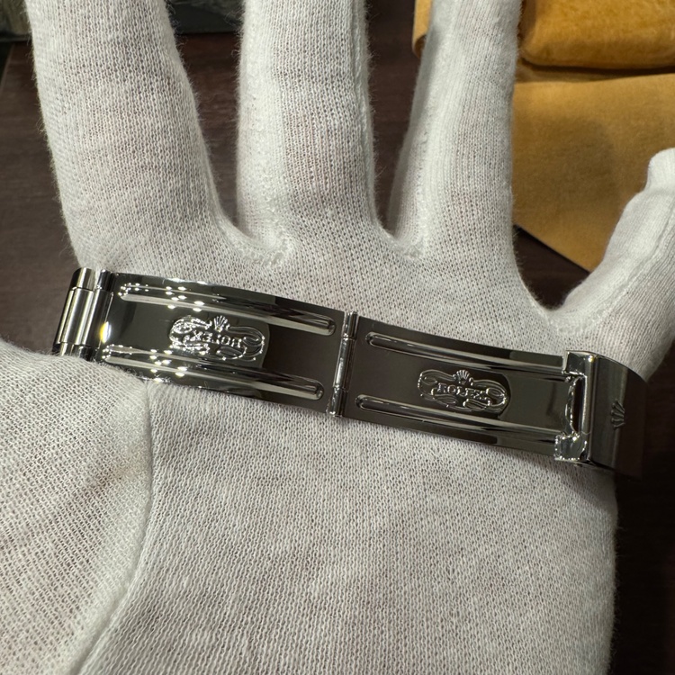 ロレックス エクスプローラー 16570（高級時計）の商品画像 - 査定依頼日：2025年12月10日 - 最高査定価格：1,350,000円