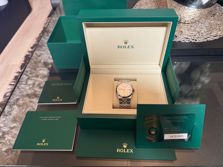 ランドドゥエラー 36（高級時計）の商品画像 - 査定依頼日：2025年10月17日 - 最高査定価格：4,300,000円