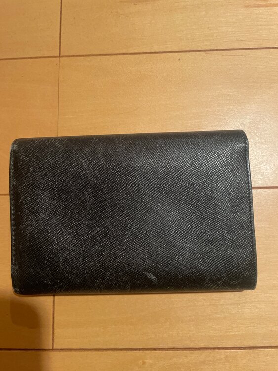 プラダ財布（ブランド財布・小物）の商品画像 - 査定依頼日：2025年4月3日 - 最高査定価格：1,000円