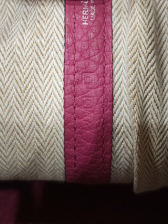 ネゴンダPM（ブランドバッグ）の商品画像 - 査定依頼日：2026年4月20日 - 最高査定価格：300,000円