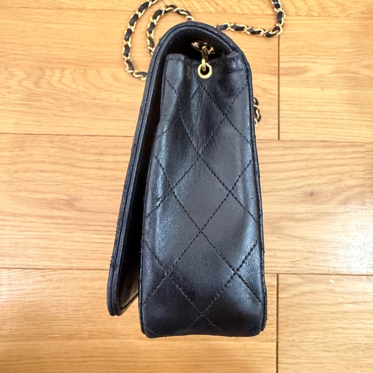 ショルダーバッグ　フルフラップ　ターンロック　ラムスキン　ブラック（ブランドバッグ）の商品画像 - 査定依頼日：2026年9月6日 - 最高査定価格：1,550,000円