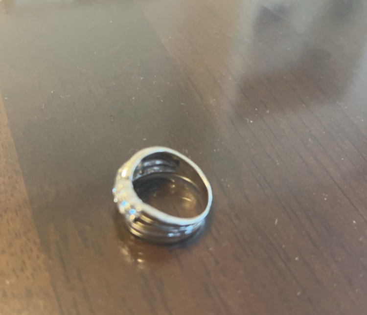 プラチナとダイヤの指輪（金・貴金属）の商品画像 - 査定依頼日：2025年11月30日 - 最高査定価格：200,000円